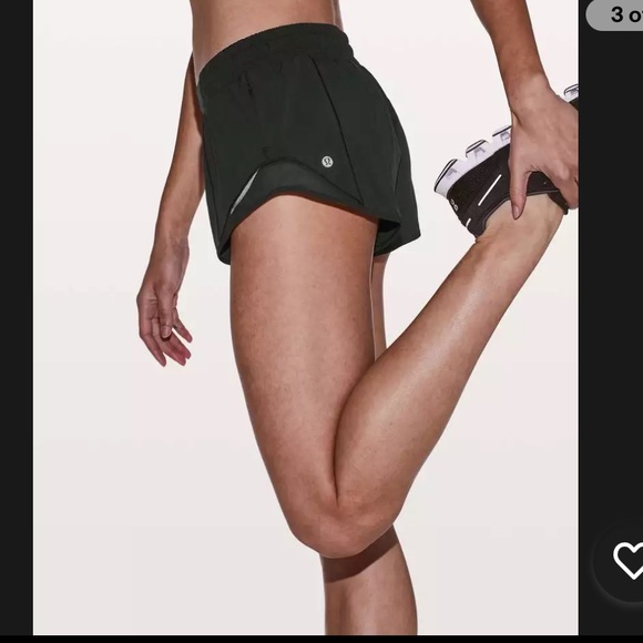 Lululemon Hotty Hot Short II *2.5" Black | SIZE: 8 y’all - Picture 3 of 6